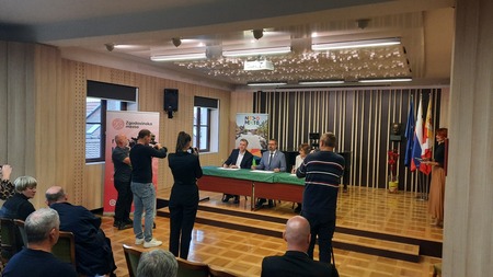 Novo Mesto 25 11 2025 - Podpis pobude Mesto moj dom